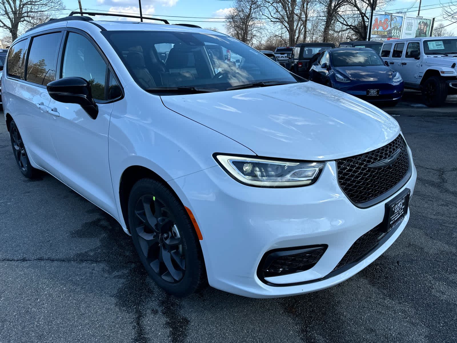 new 2025 Chrysler Pacifica car, priced at $44,952