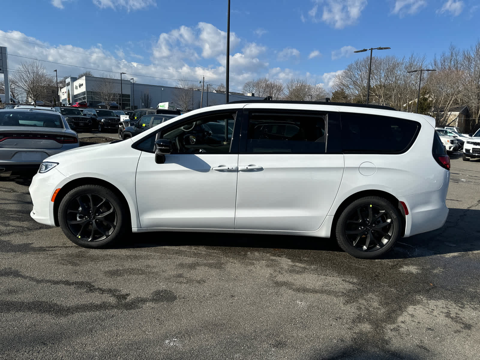 new 2025 Chrysler Pacifica car, priced at $44,952