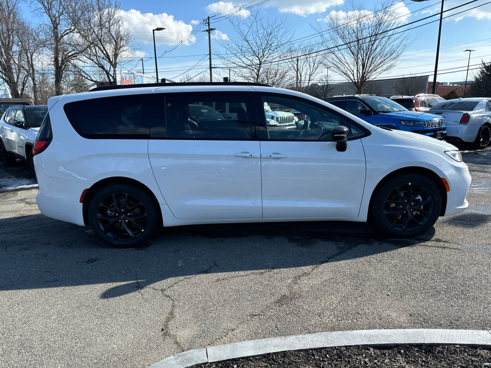 new 2025 Chrysler Pacifica car, priced at $44,952