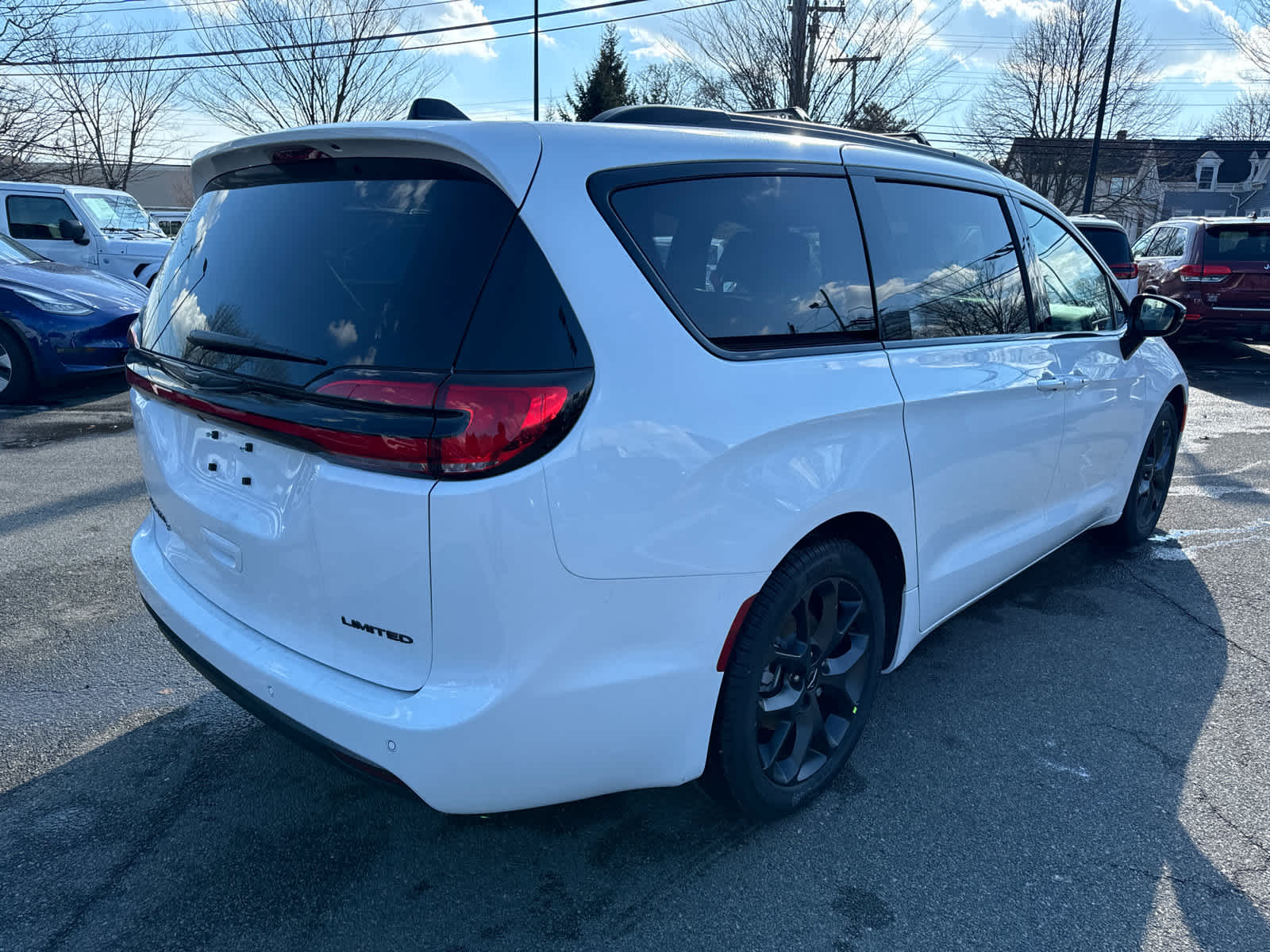 new 2025 Chrysler Pacifica car, priced at $44,952