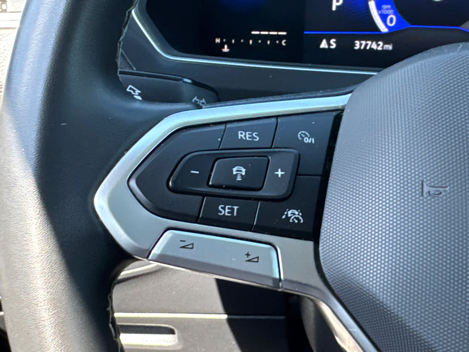 used 2022 Volkswagen Tiguan car, priced at $24,811