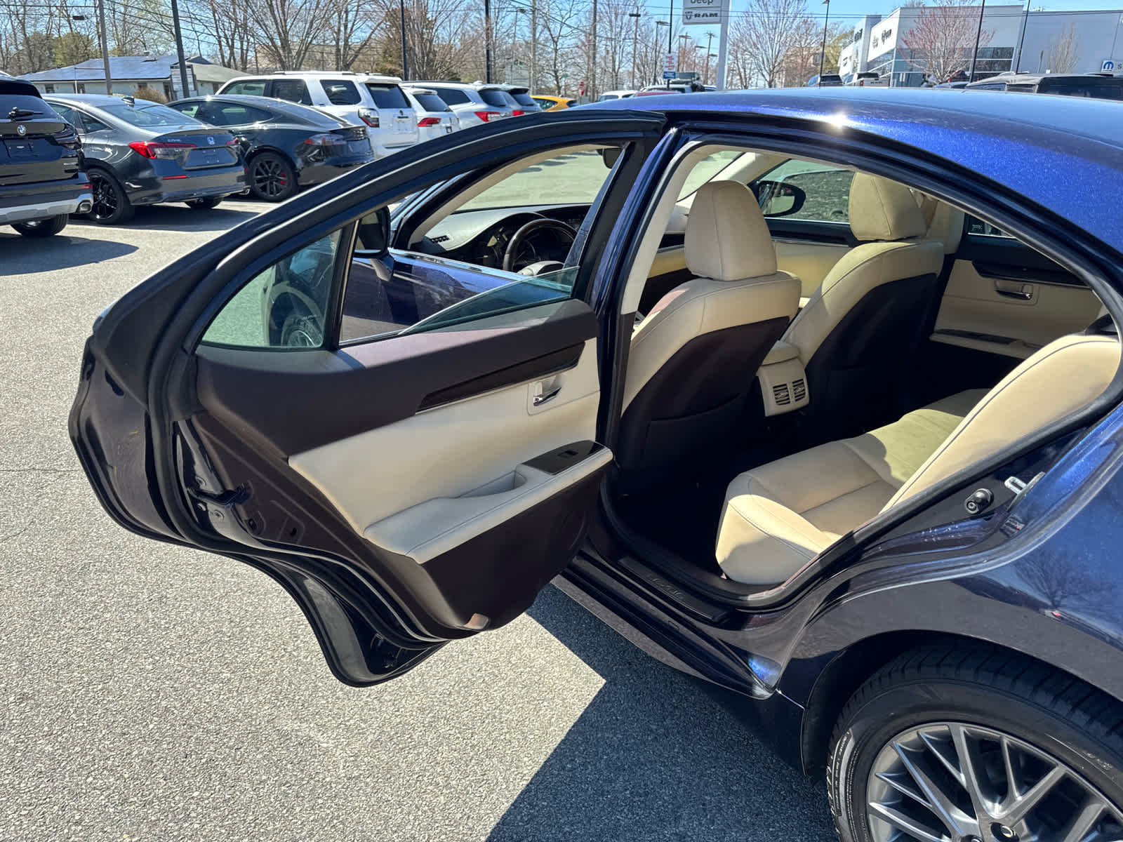 used 2018 Lexus ES car, priced at $20,500