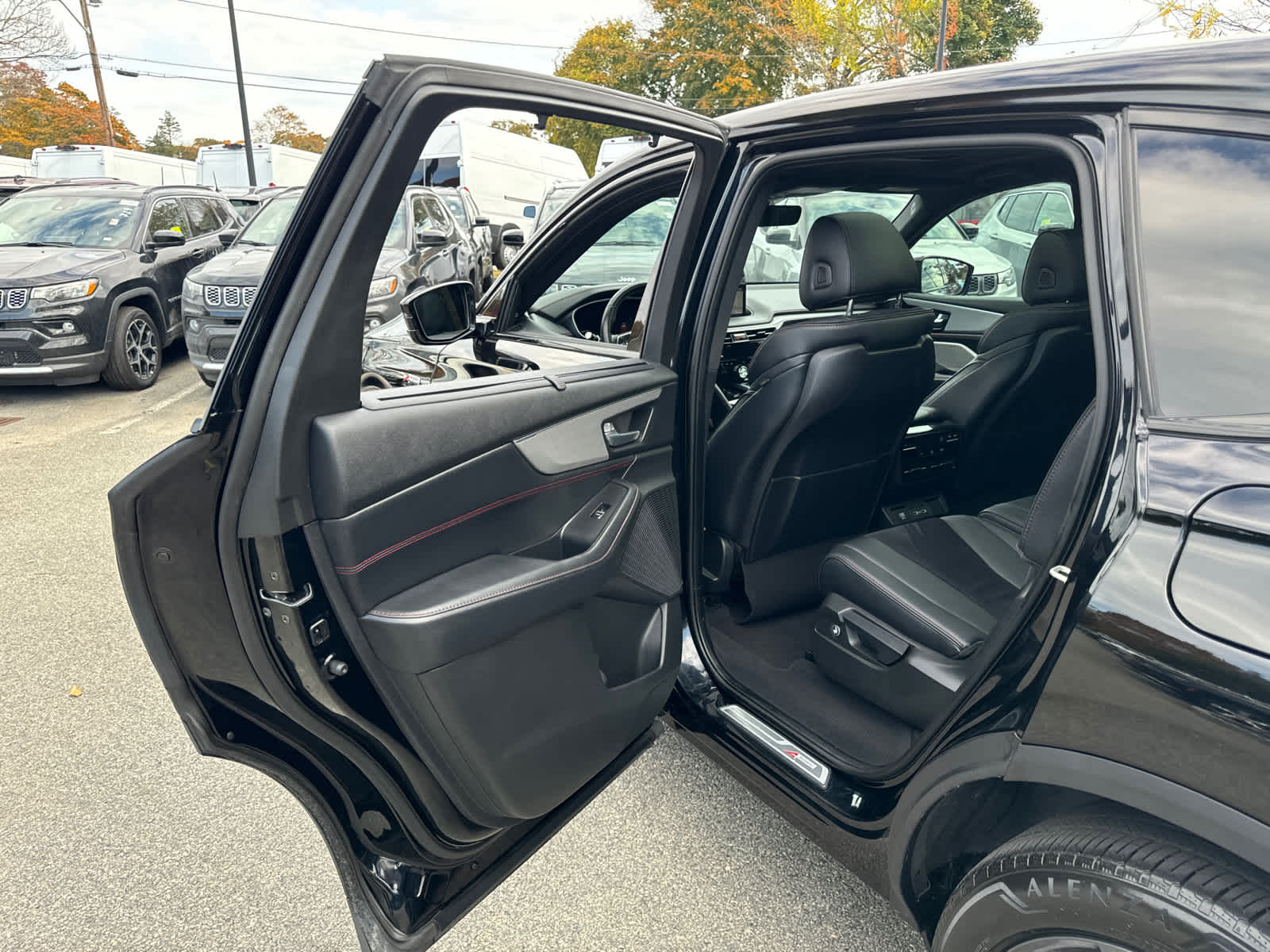 used 2022 Acura MDX car, priced at $42,400