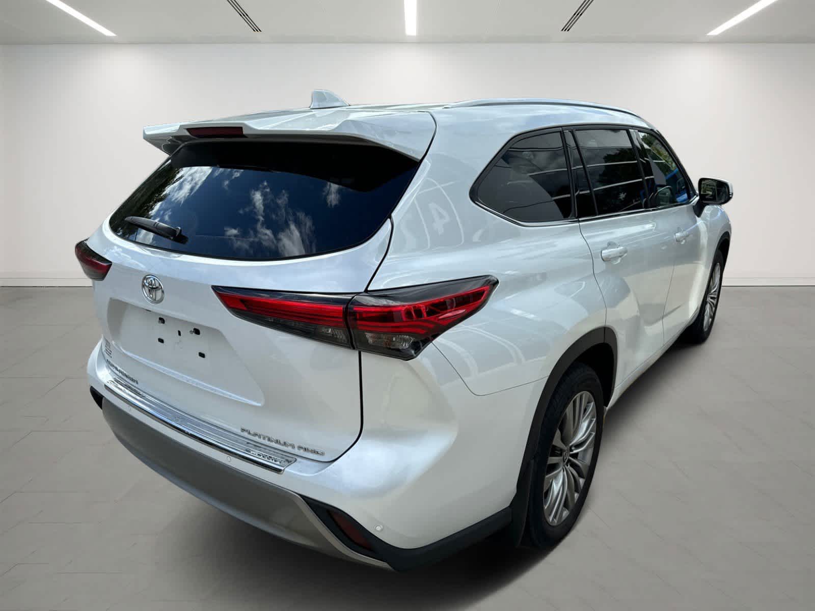 used 2022 Toyota Highlander car, priced at $44,900