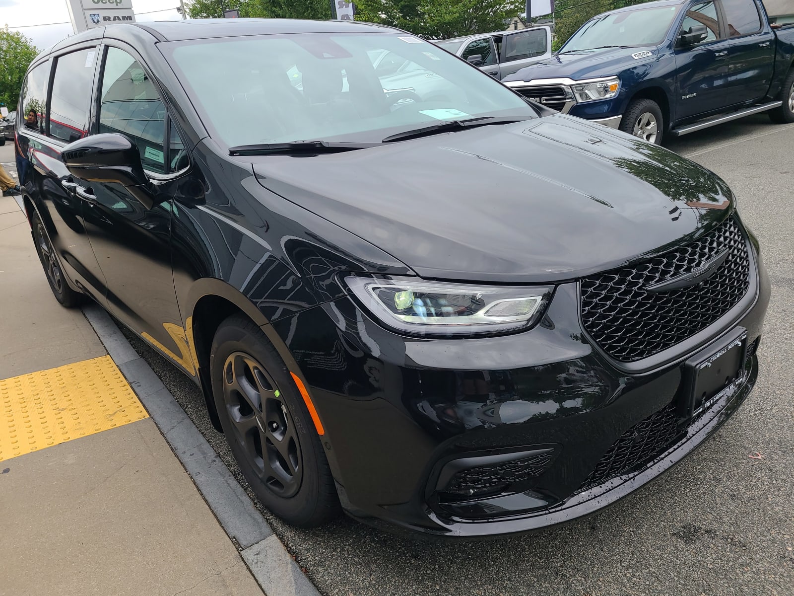 new 2023 Chrysler Pacifica car, priced at $51,609