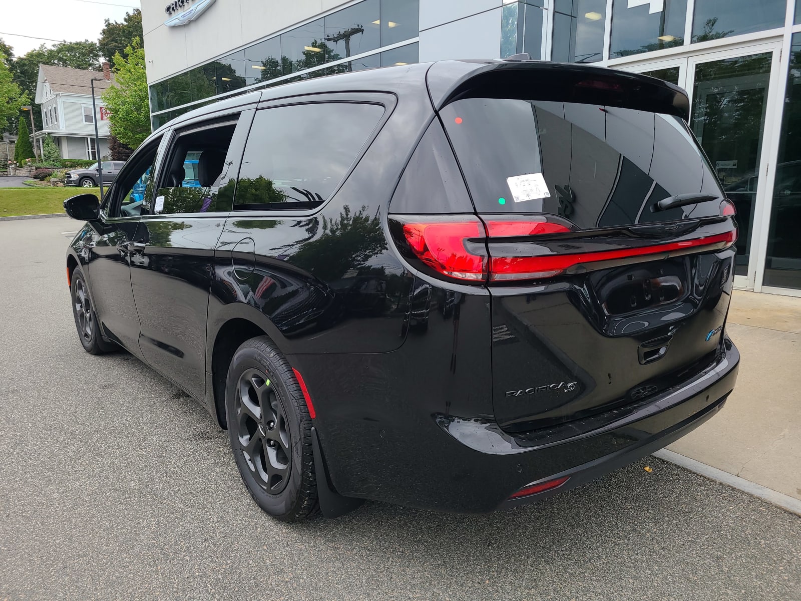 new 2023 Chrysler Pacifica car, priced at $51,609