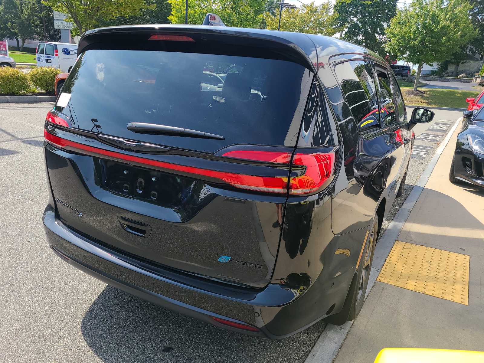 new 2023 Chrysler Pacifica car, priced at $50,676