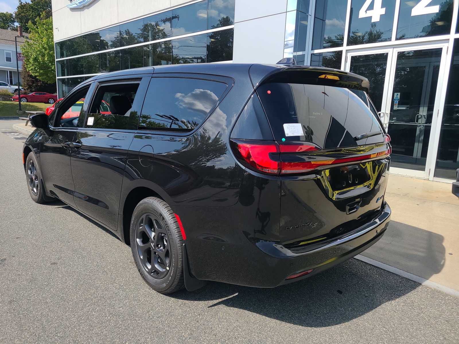 new 2023 Chrysler Pacifica car, priced at $50,676
