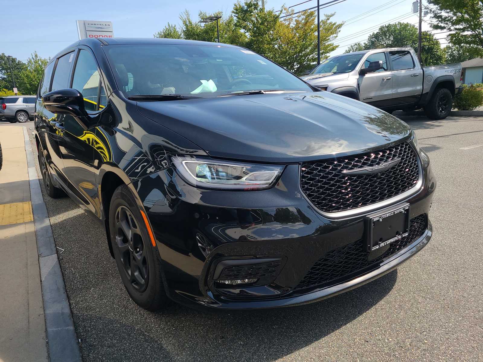 new 2023 Chrysler Pacifica car, priced at $50,659