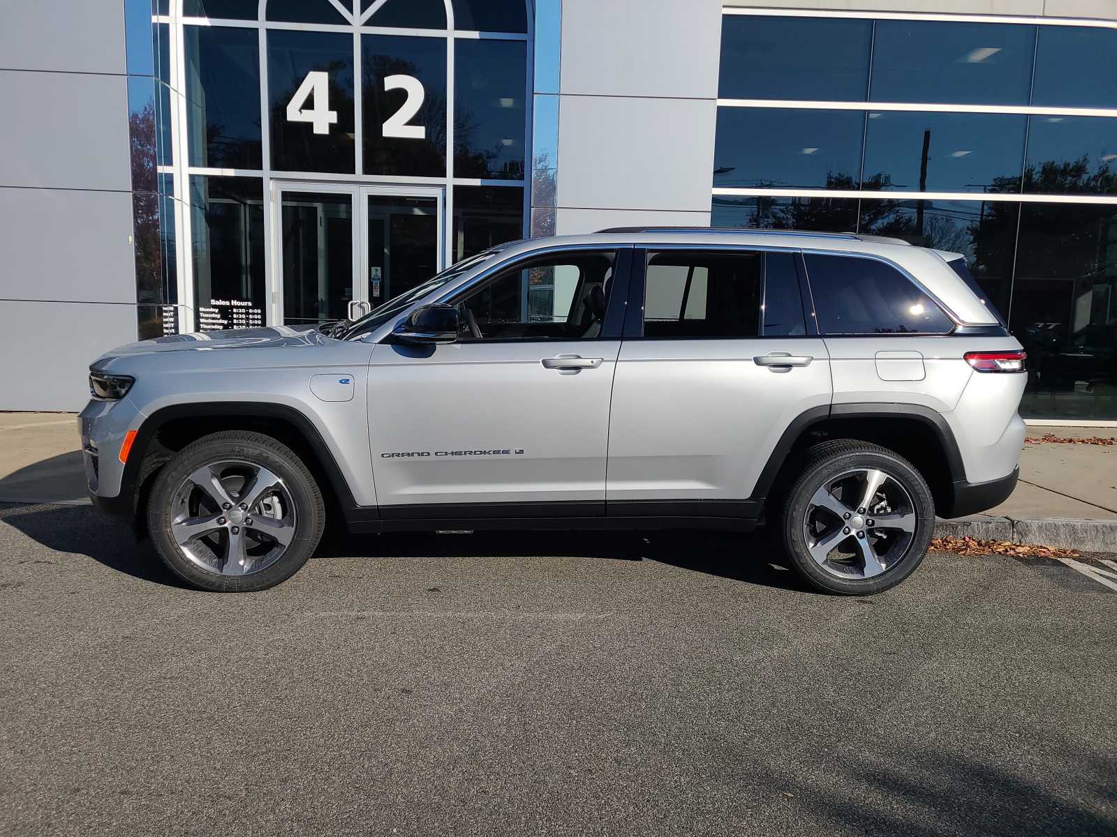 new 2024 Jeep Grand Cherokee 4xe car, priced at $52,376