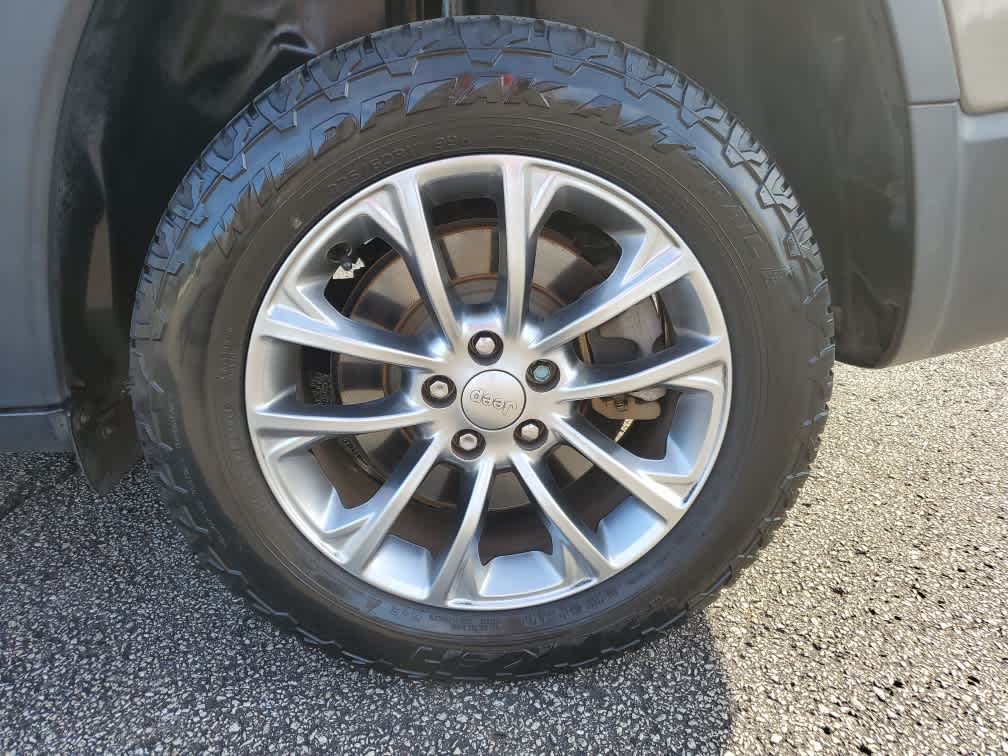 used 2019 Jeep Cherokee car, priced at $17,500