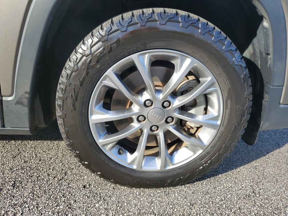 used 2019 Jeep Cherokee car, priced at $17,500