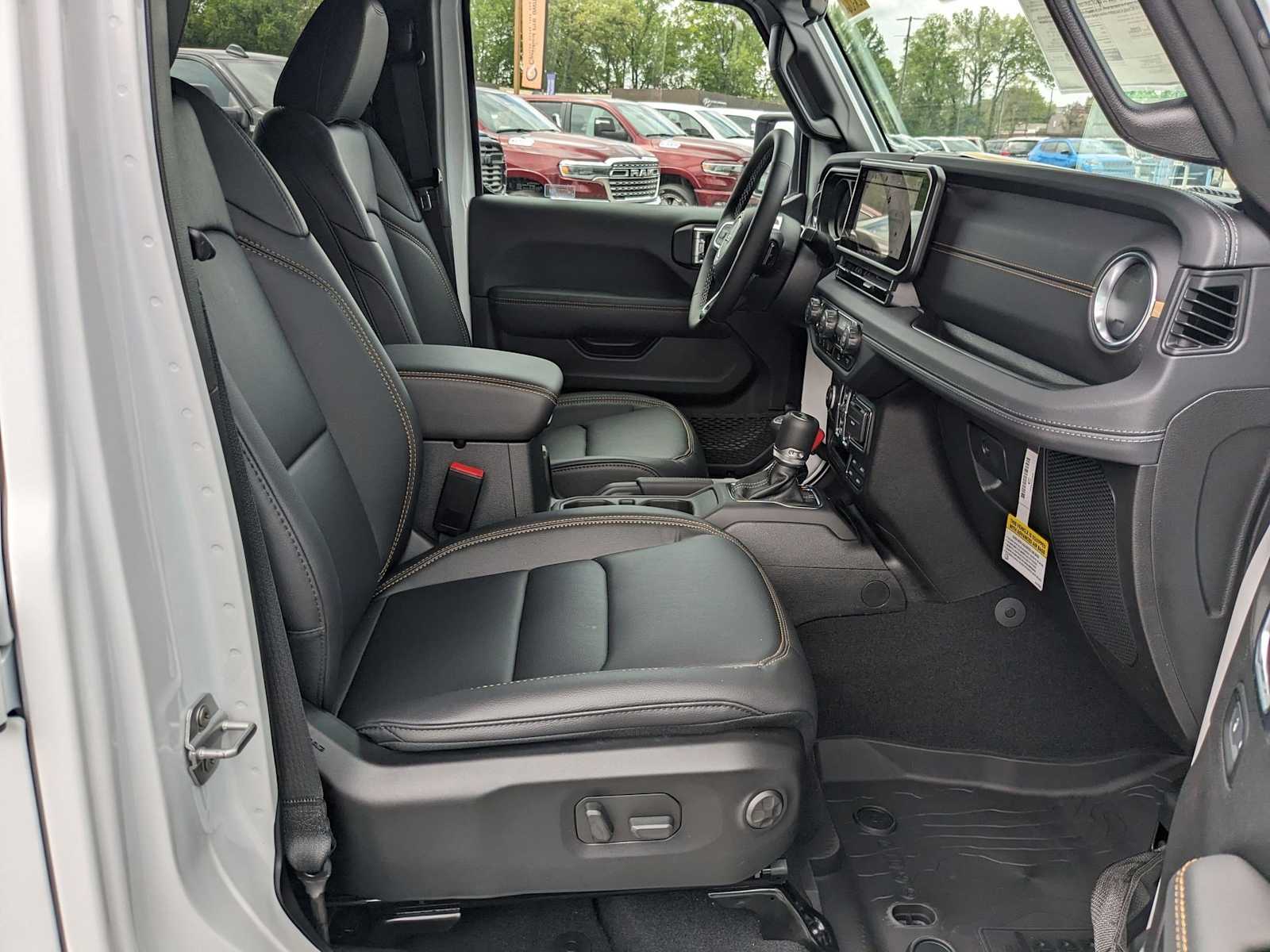 new 2025 Jeep Wrangler car, priced at $55,179