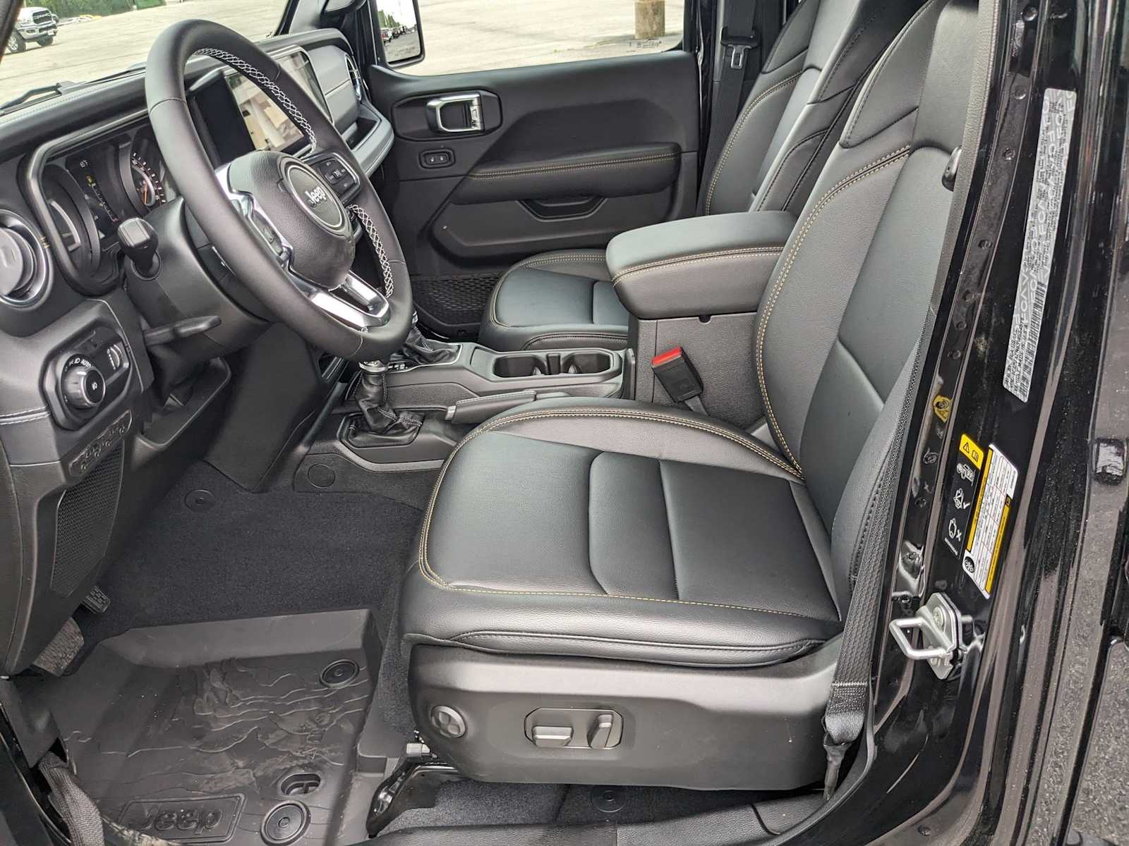 new 2025 Jeep Wrangler car, priced at $55,697