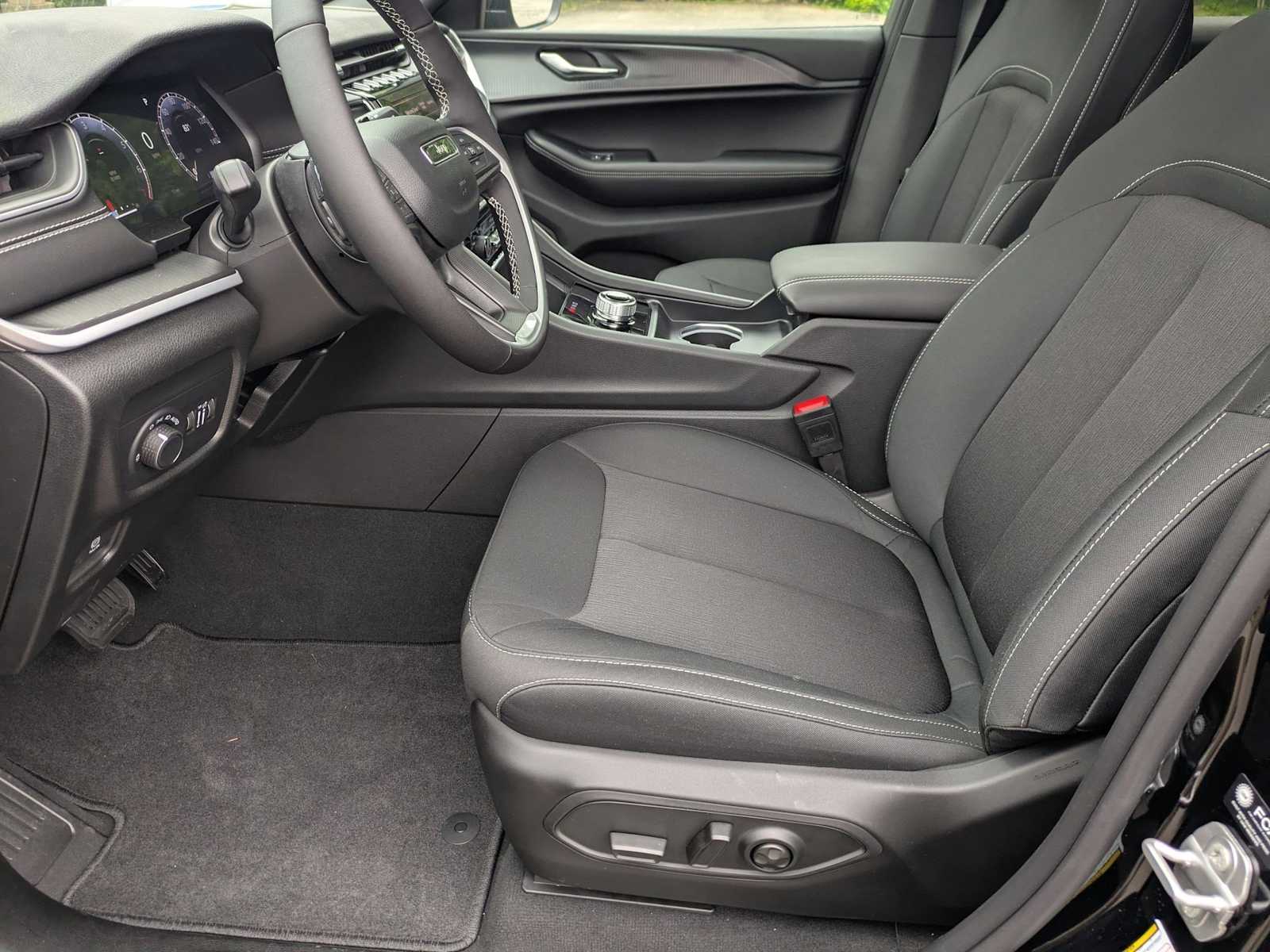 new 2025 Jeep Grand Cherokee car, priced at $40,493