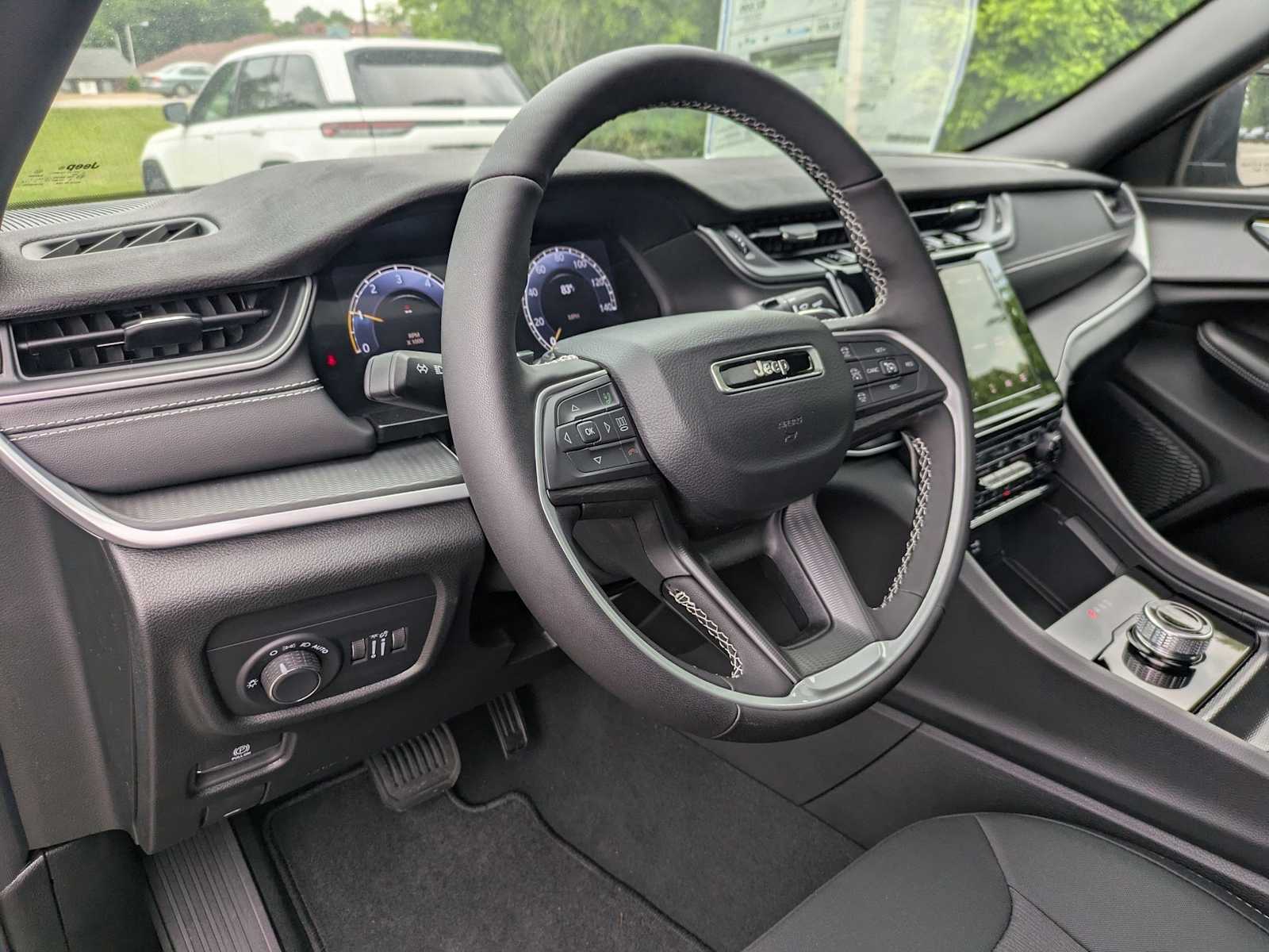 new 2025 Jeep Grand Cherokee car, priced at $40,493