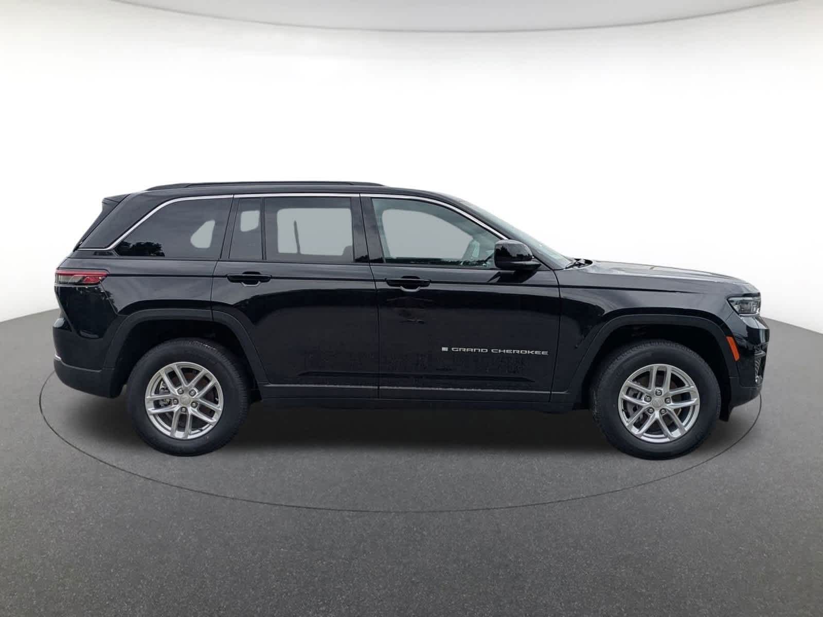 new 2025 Jeep Grand Cherokee car, priced at $40,493