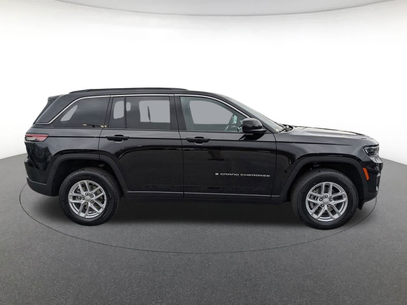 new 2025 Jeep Grand Cherokee car, priced at $42,676