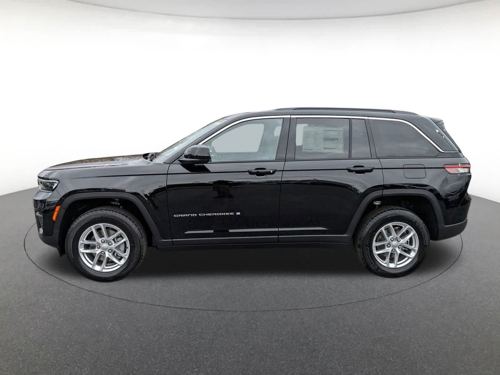 new 2025 Jeep Grand Cherokee car, priced at $42,676