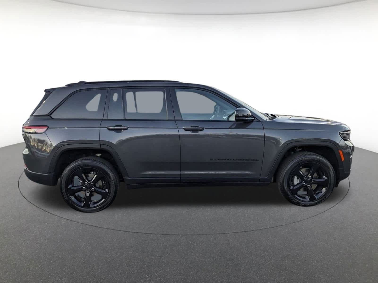 new 2025 Jeep Grand Cherokee car, priced at $46,333