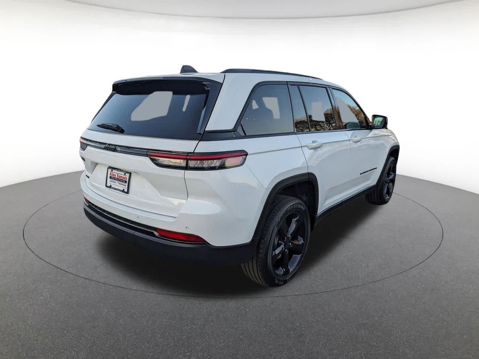 new 2025 Jeep Grand Cherokee car, priced at $45,800