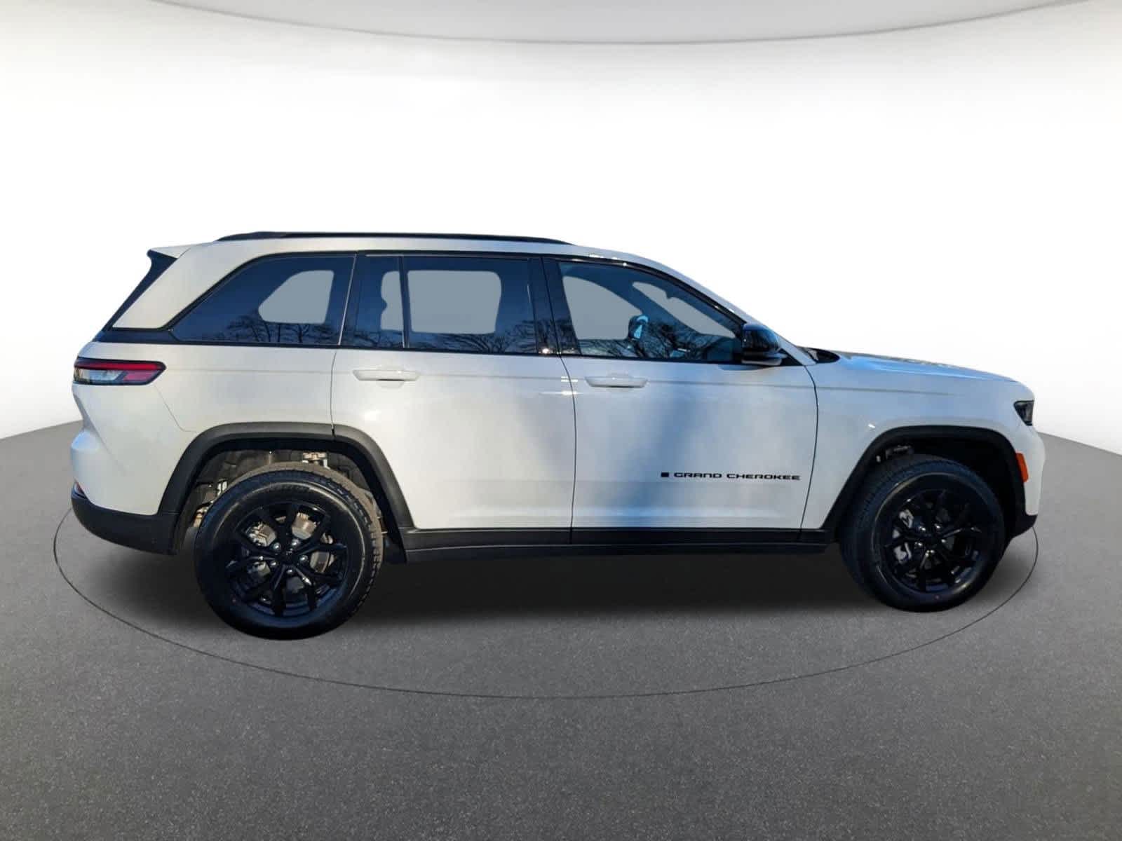 new 2025 Jeep Grand Cherokee car, priced at $43,500