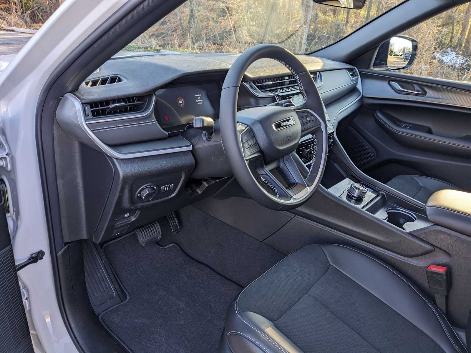 new 2025 Jeep Grand Cherokee car, priced at $43,500