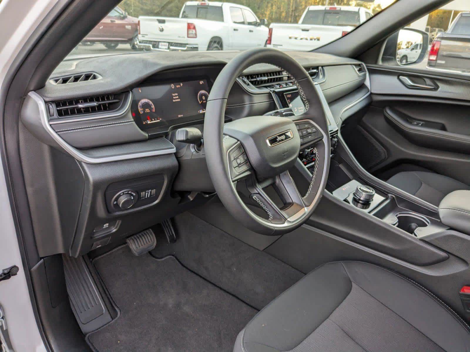 new 2025 Jeep Grand Cherokee car, priced at $41,480