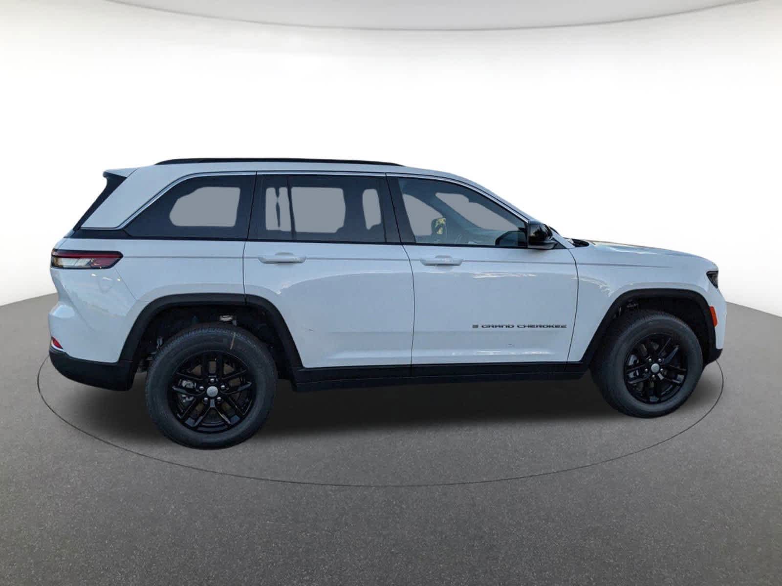 new 2025 Jeep Grand Cherokee car, priced at $41,480