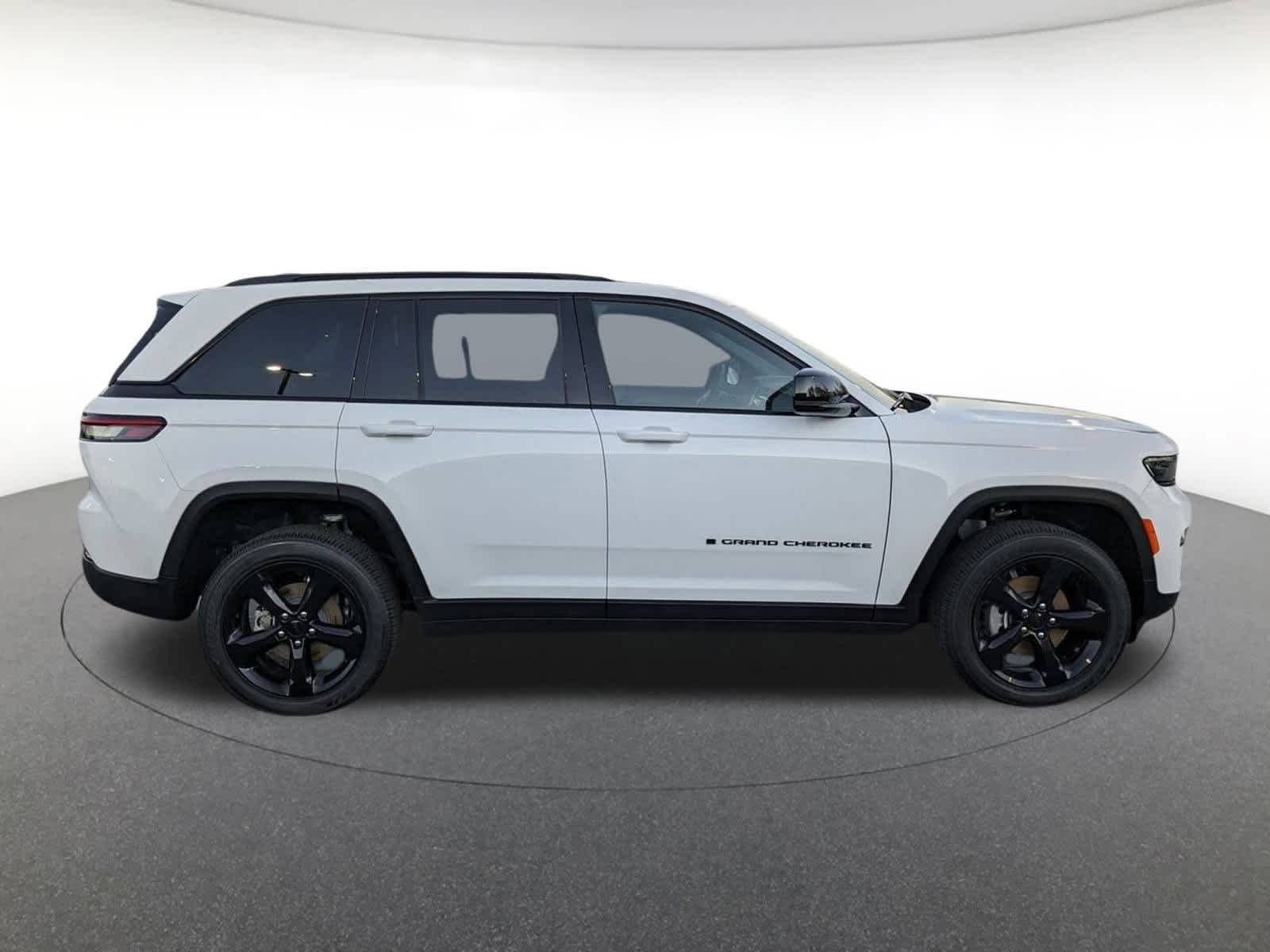 new 2025 Jeep Grand Cherokee car, priced at $45,815