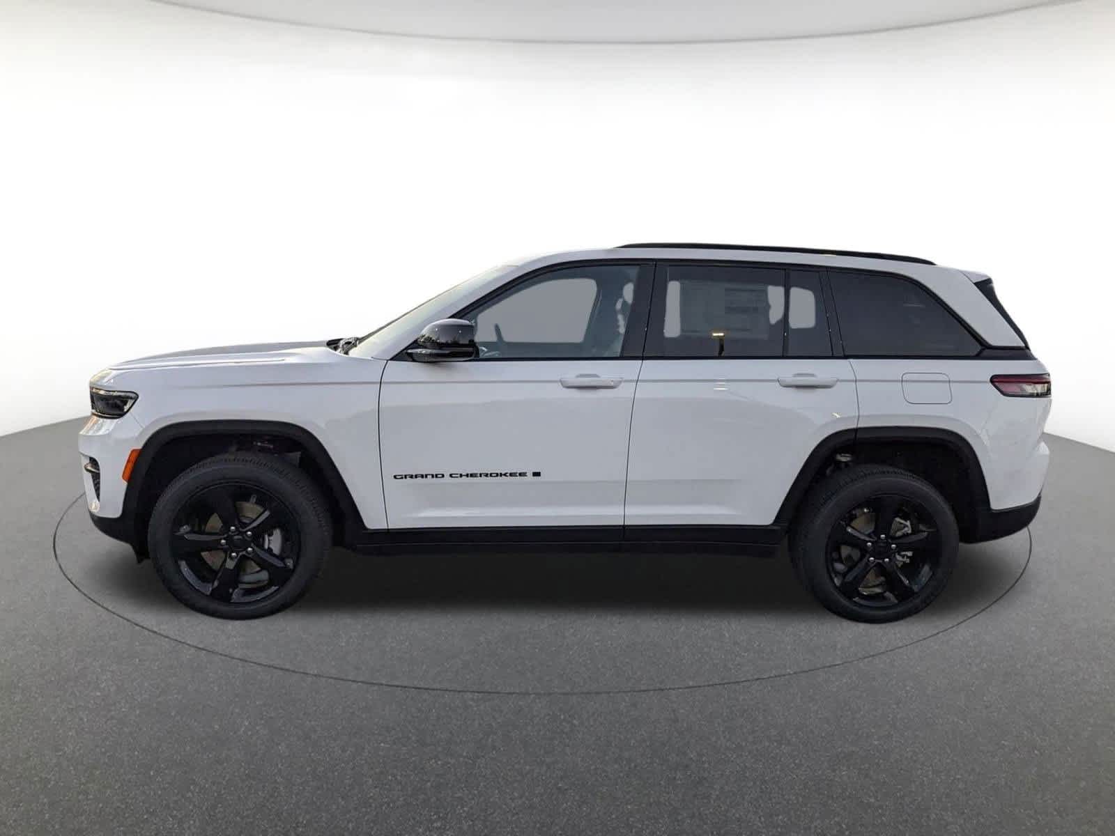 new 2025 Jeep Grand Cherokee car, priced at $45,815