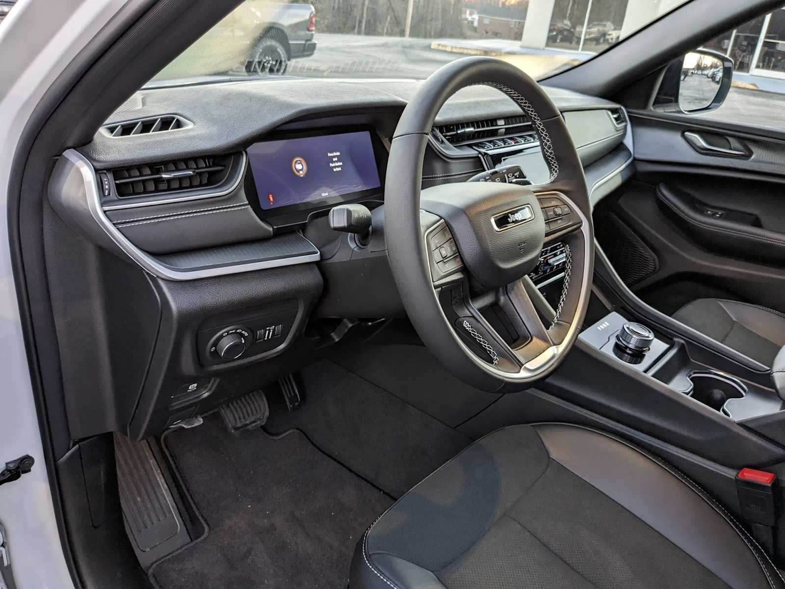 new 2025 Jeep Grand Cherokee car, priced at $45,815