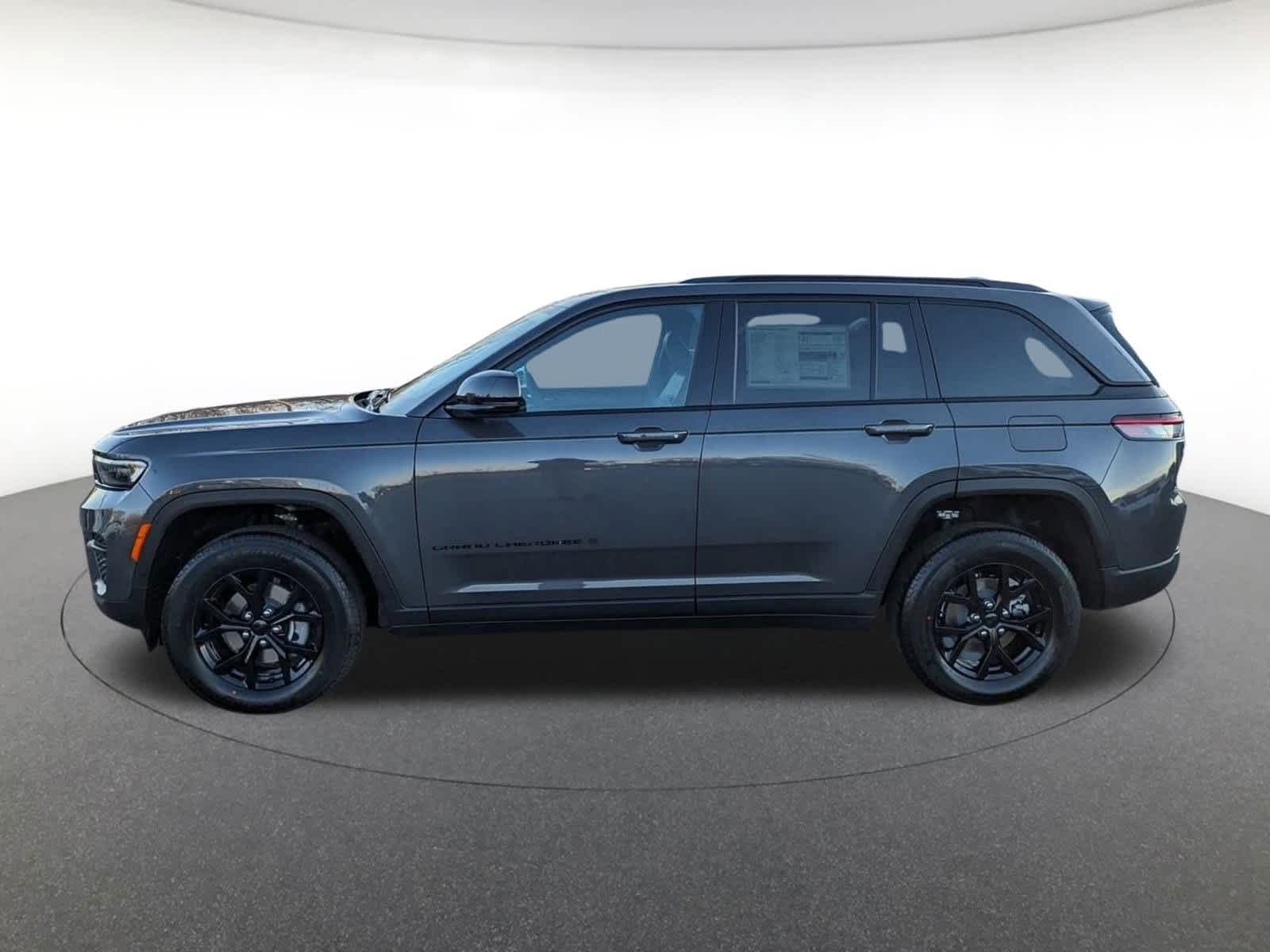 new 2025 Jeep Grand Cherokee car, priced at $44,036