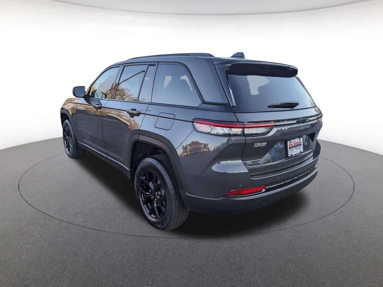 new 2025 Jeep Grand Cherokee car, priced at $44,036