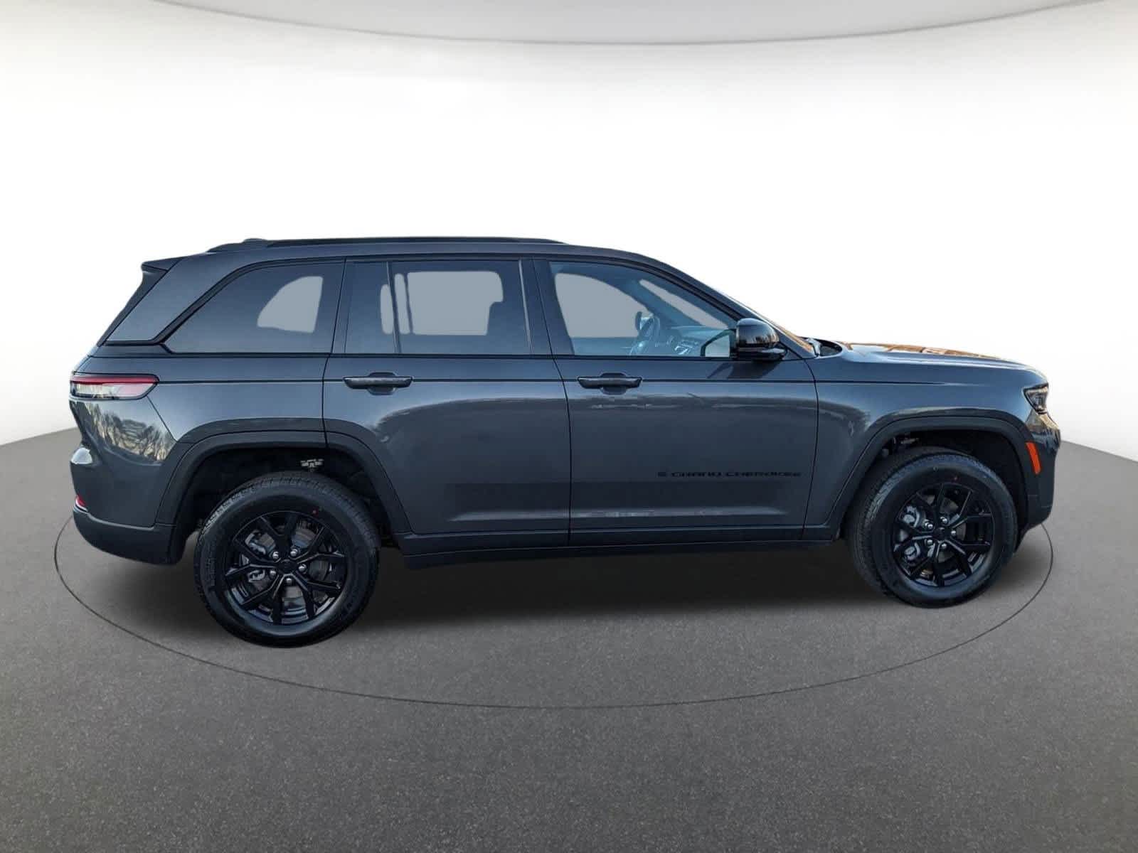 new 2025 Jeep Grand Cherokee car, priced at $44,036