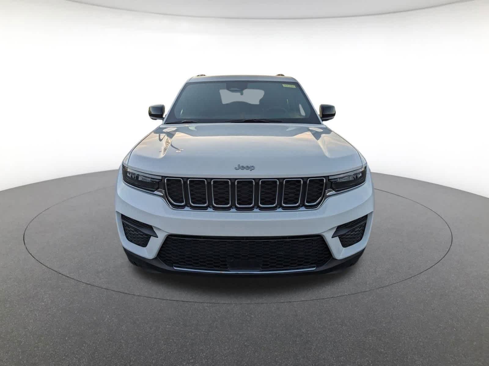 new 2025 Jeep Grand Cherokee car, priced at $40,596