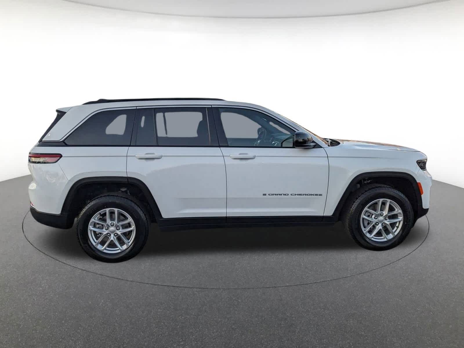 new 2025 Jeep Grand Cherokee car, priced at $40,596