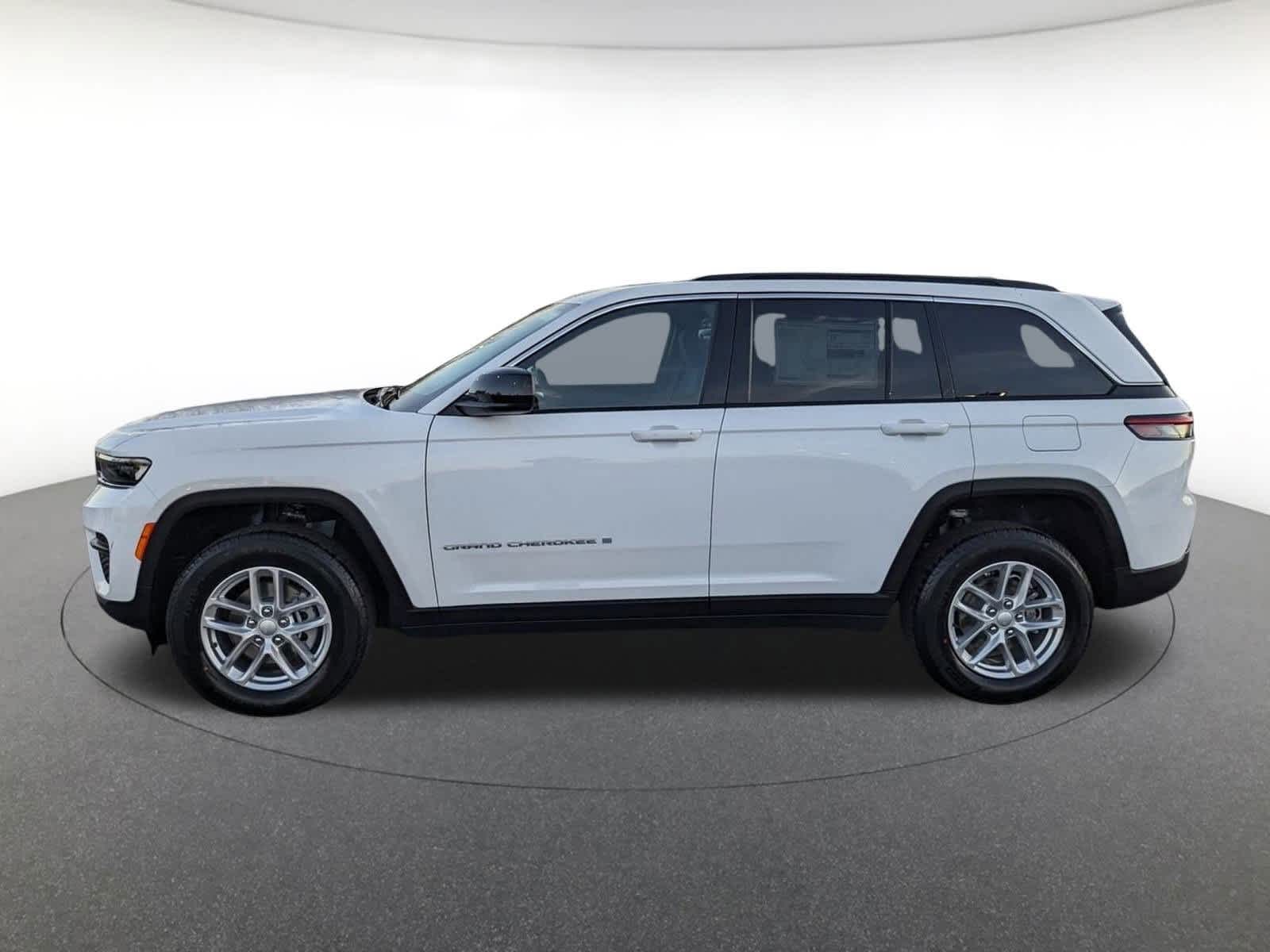 new 2025 Jeep Grand Cherokee car, priced at $40,596