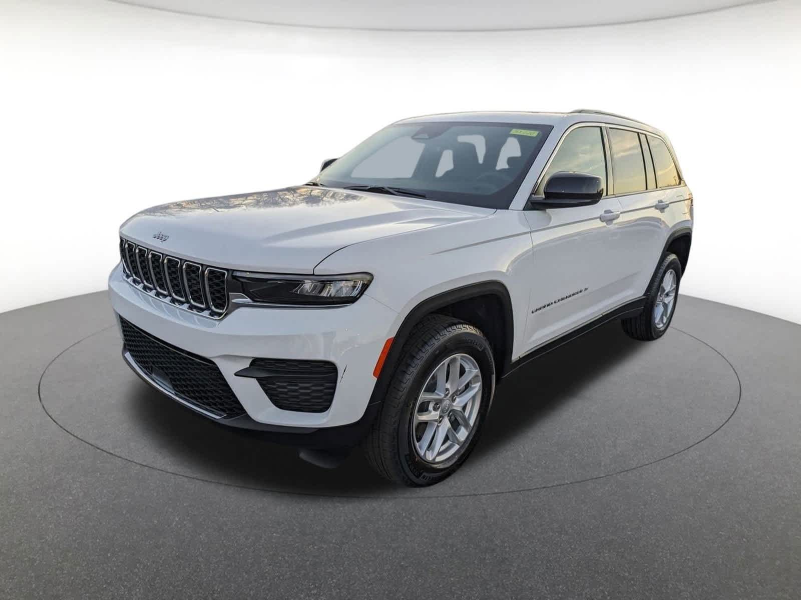 new 2025 Jeep Grand Cherokee car, priced at $40,596