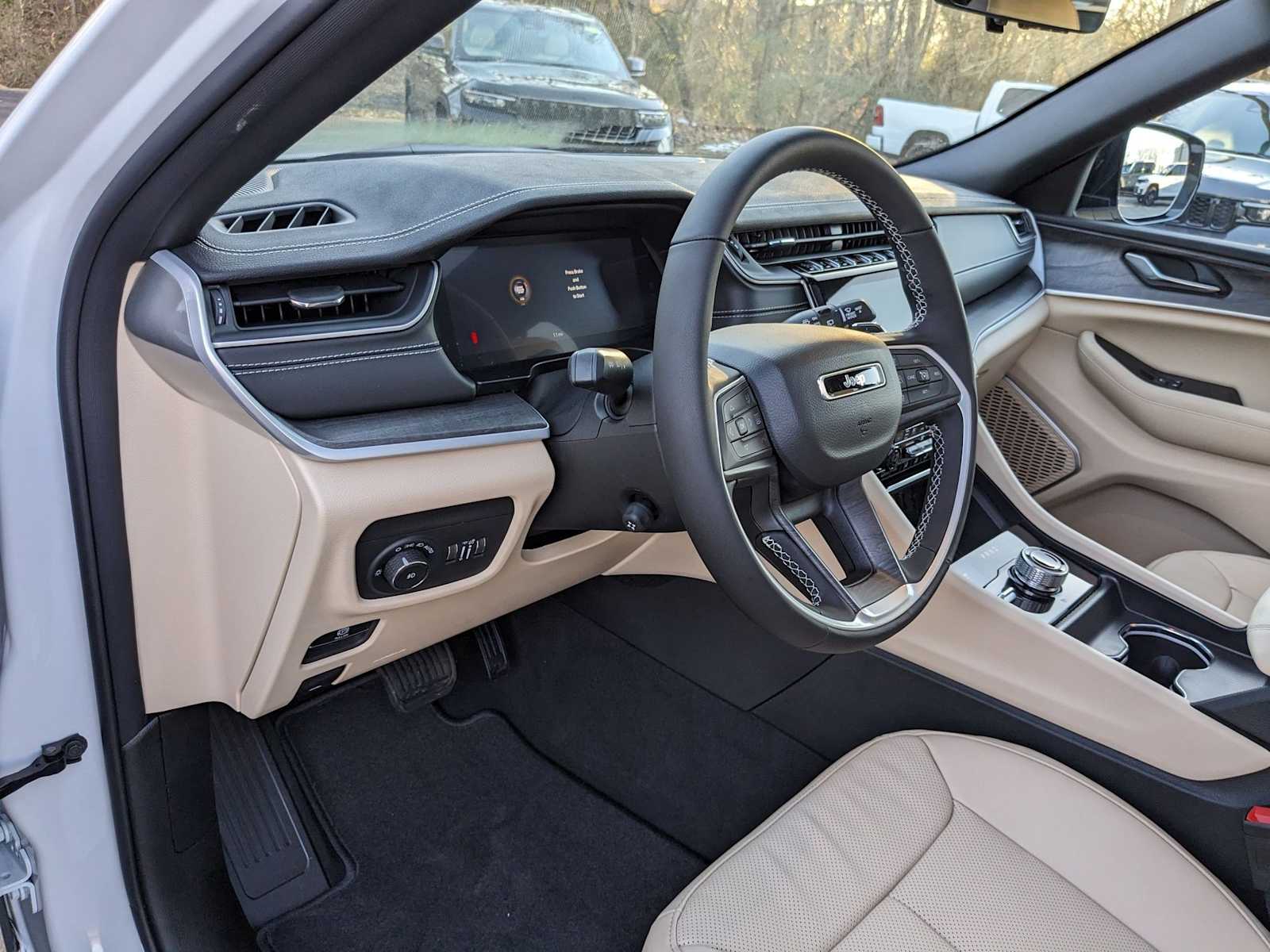 new 2025 Jeep Grand Cherokee car, priced at $54,169