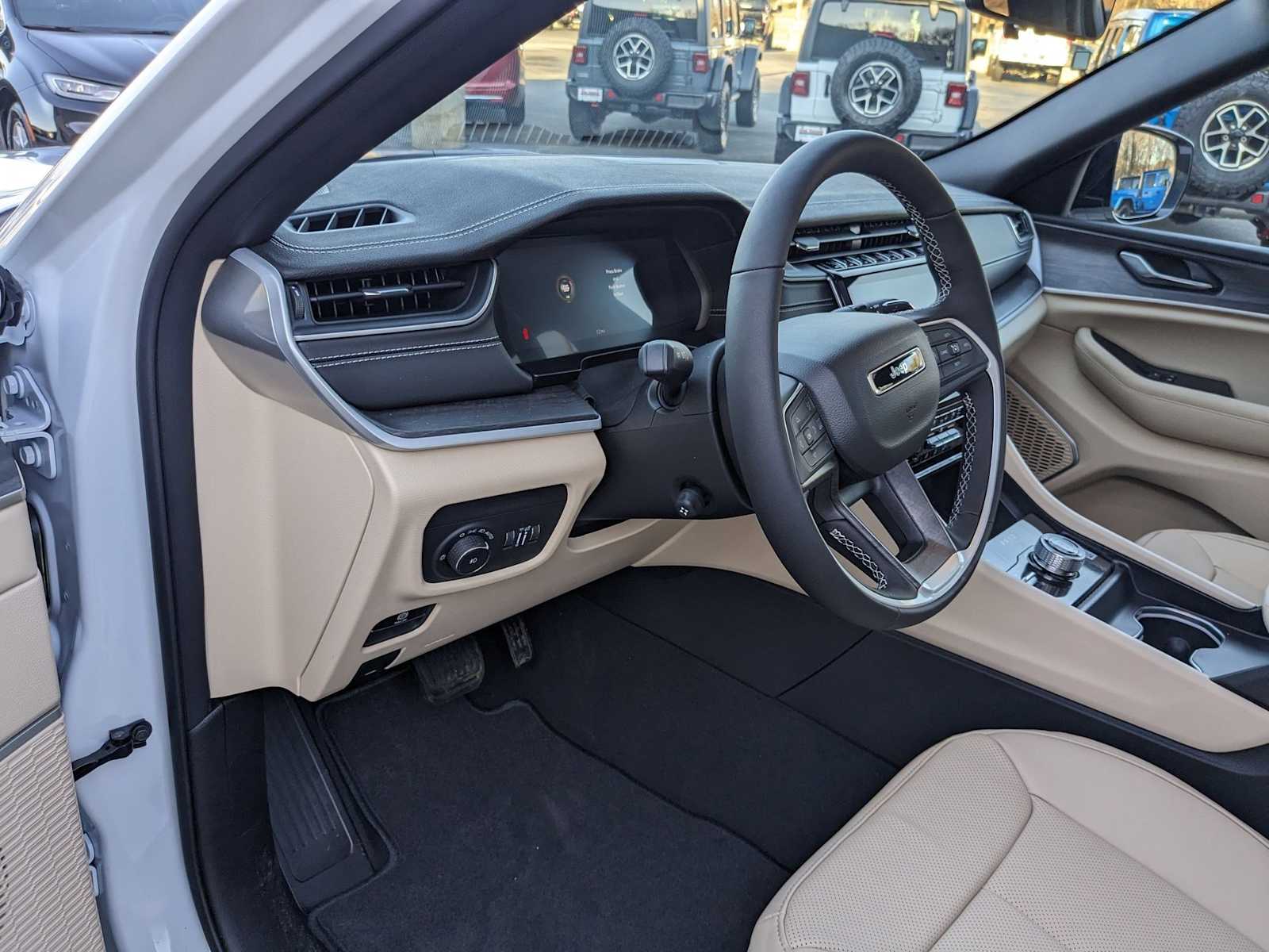 new 2025 Jeep Grand Cherokee car, priced at $54,169