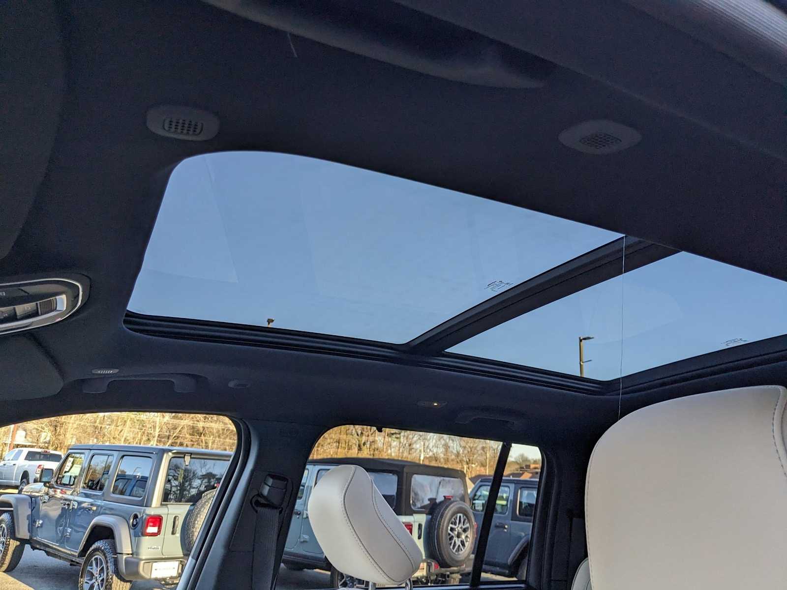 new 2025 Jeep Grand Cherokee car, priced at $54,169