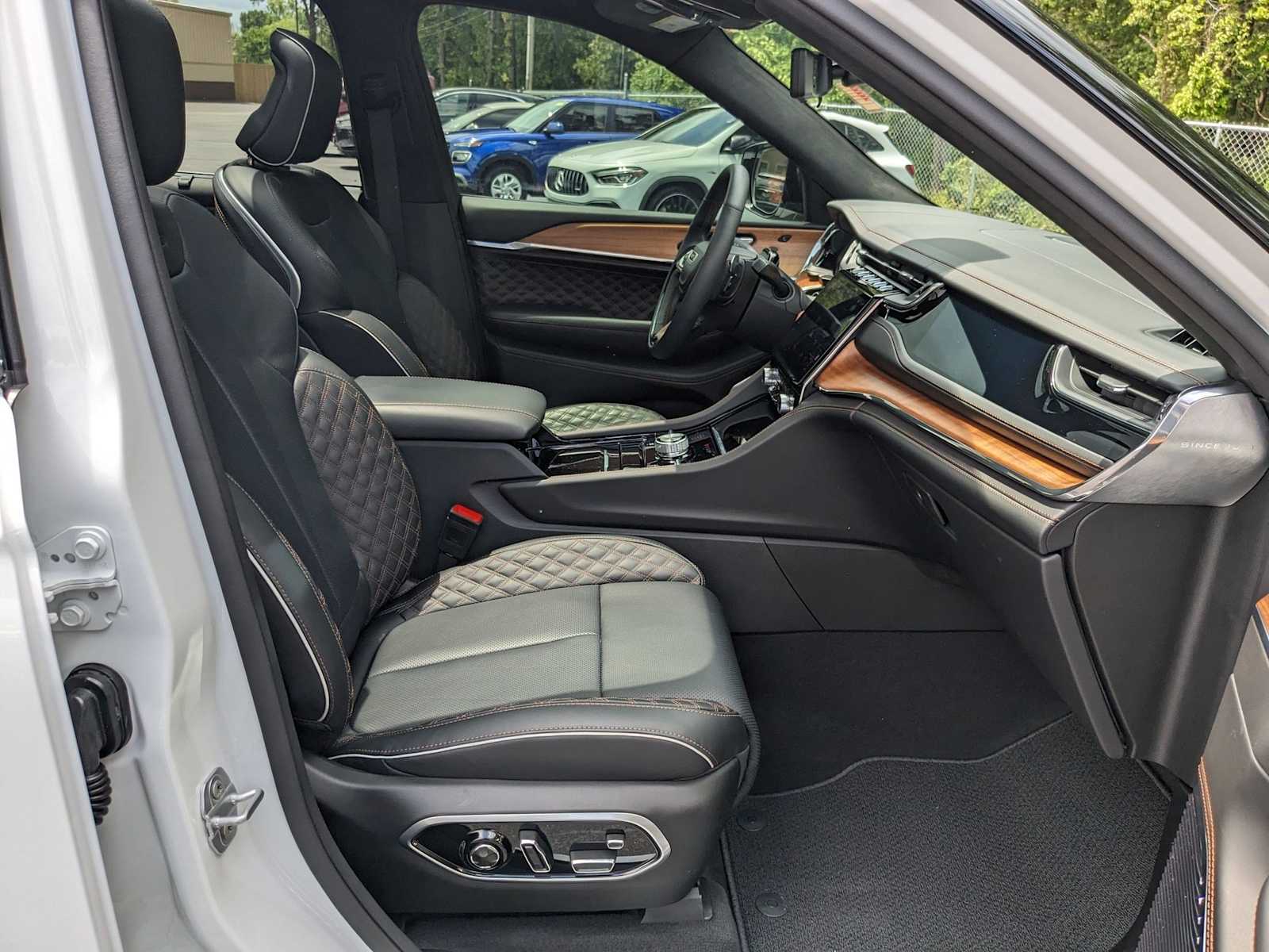 used 2025 Jeep Grand Cherokee car, priced at $57,500