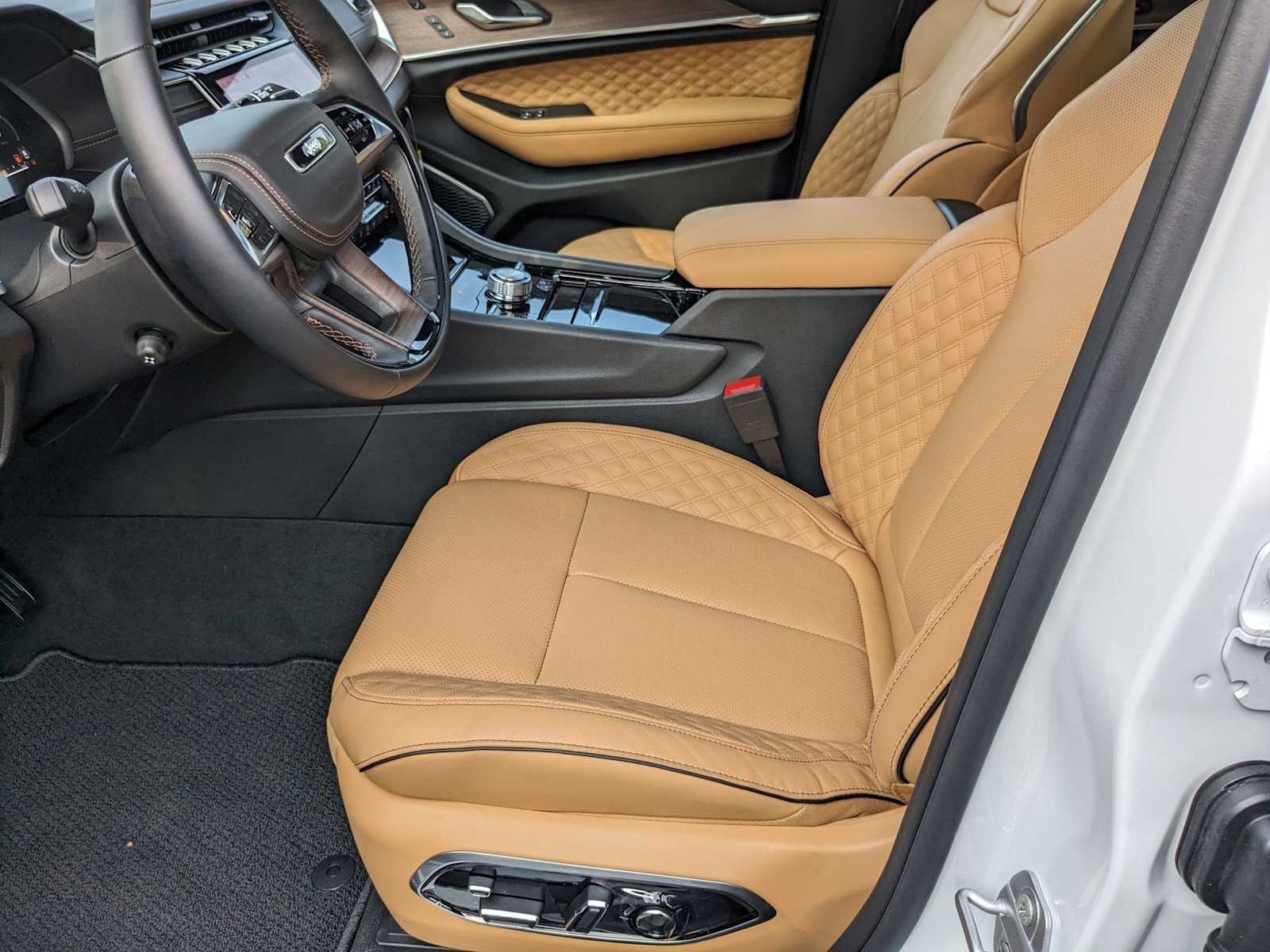 new 2025 Jeep Grand Cherokee car, priced at $63,985