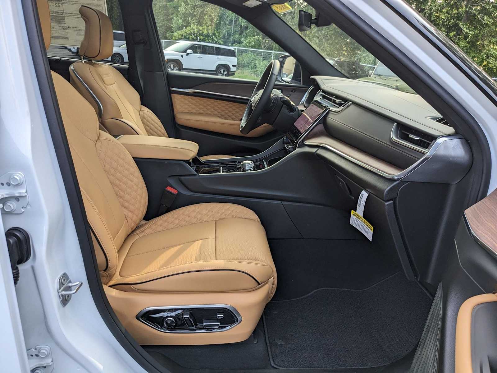 new 2025 Jeep Grand Cherokee car, priced at $63,985