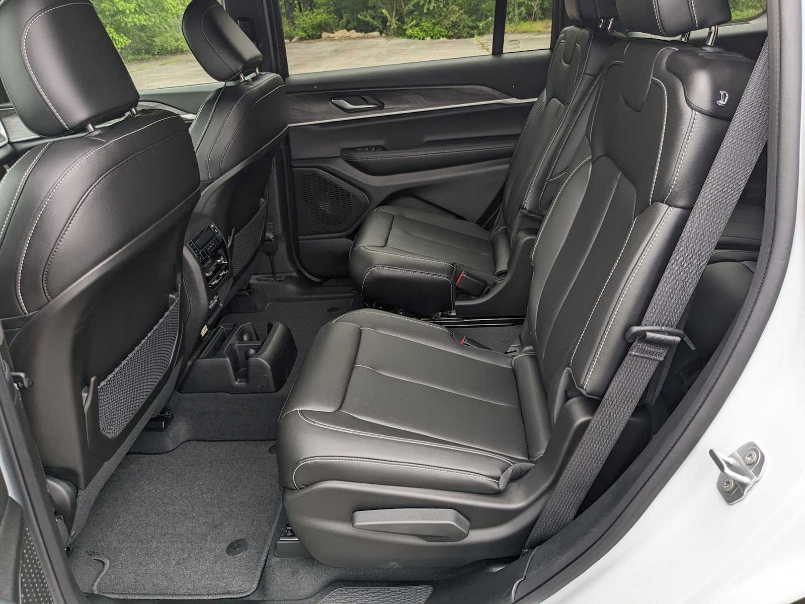 new 2025 Jeep Grand Cherokee L car, priced at $48,000