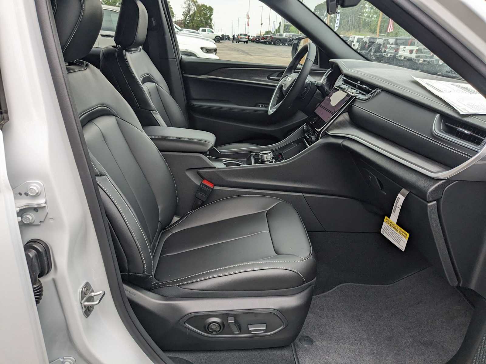 new 2025 Jeep Grand Cherokee L car, priced at $48,000