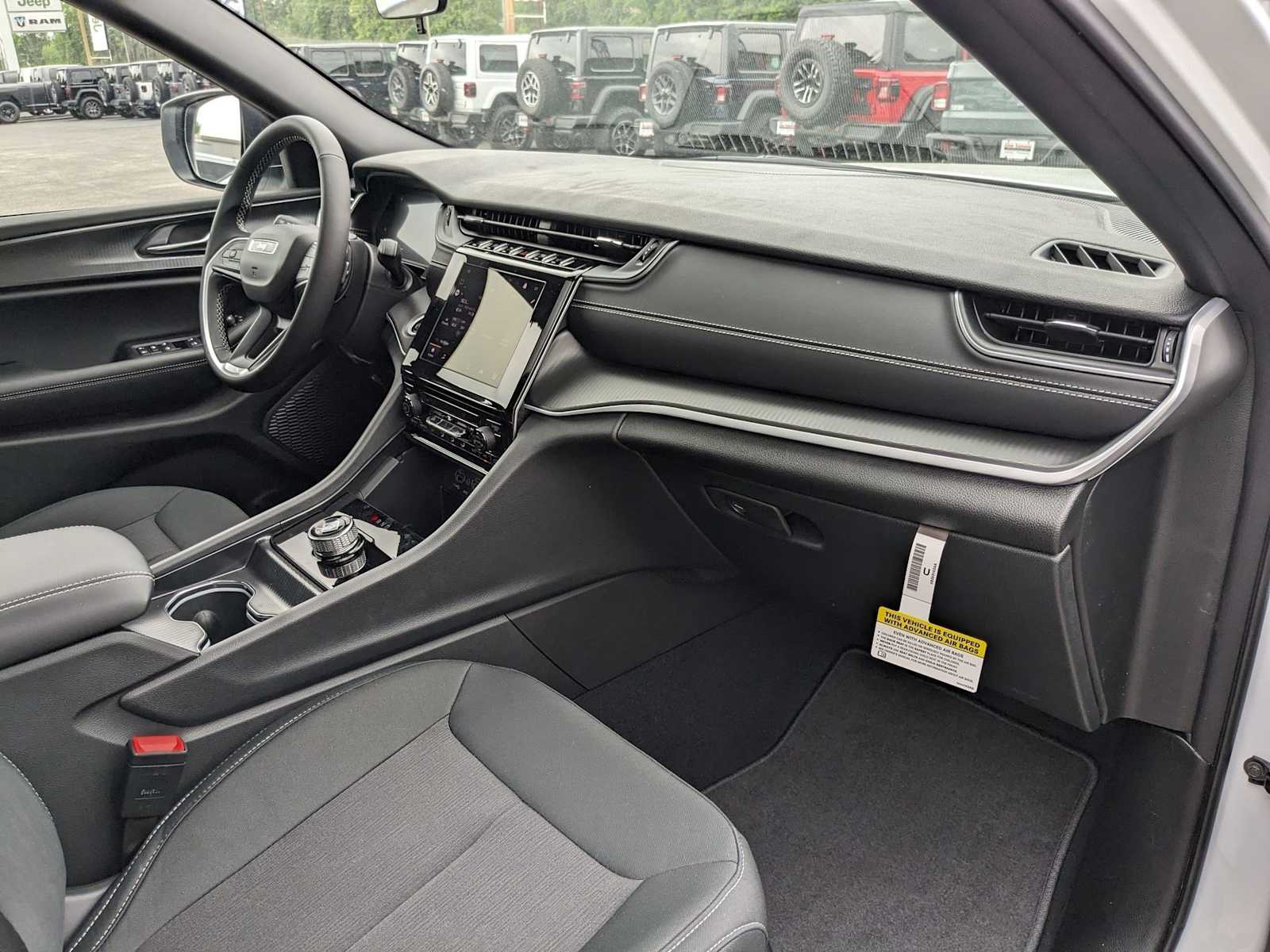 new 2025 Jeep Grand Cherokee L car, priced at $42,477