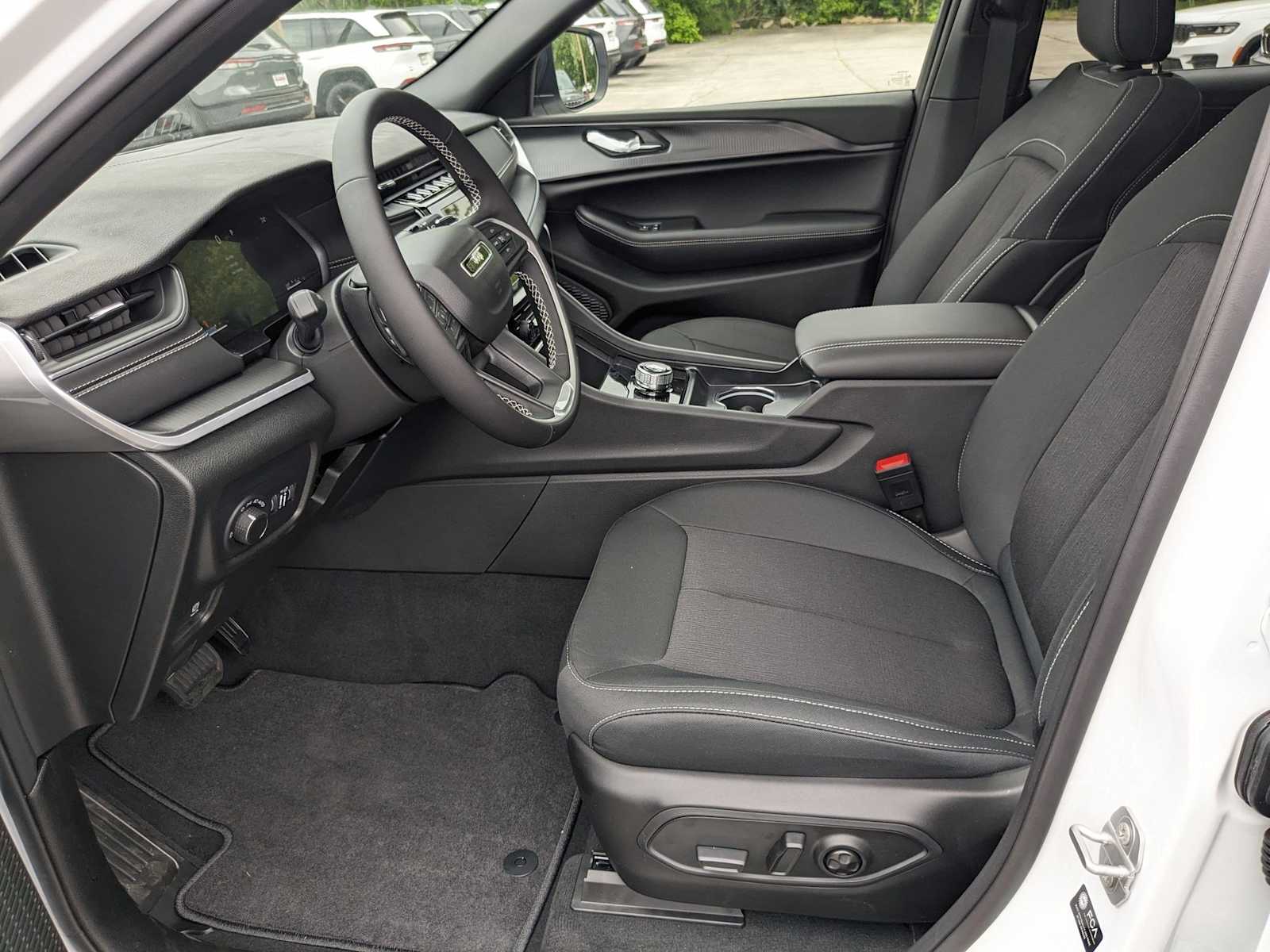 new 2025 Jeep Grand Cherokee L car, priced at $42,477