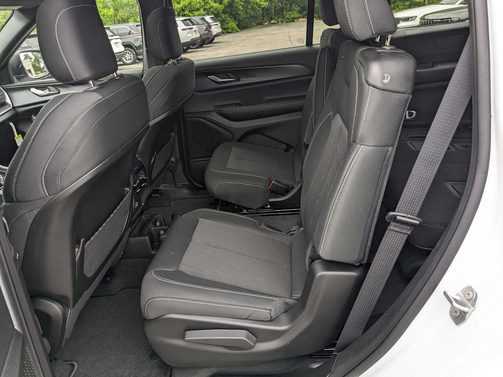 new 2025 Jeep Grand Cherokee L car, priced at $42,477